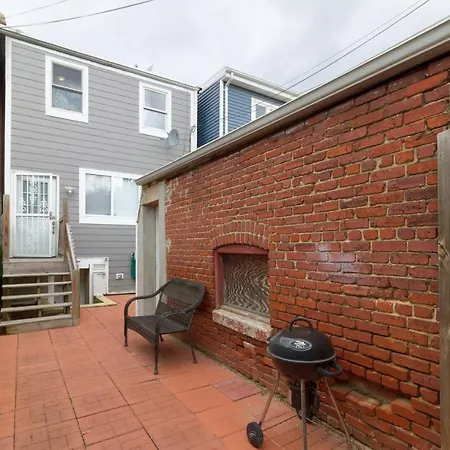The Gray House By Gallaudet 4 Bedroom 3 Ba-2